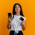 Descubra as diferenças entre cupom de desconto e cashback, e saiba qual opção é mais vantajosa para sua empresa!